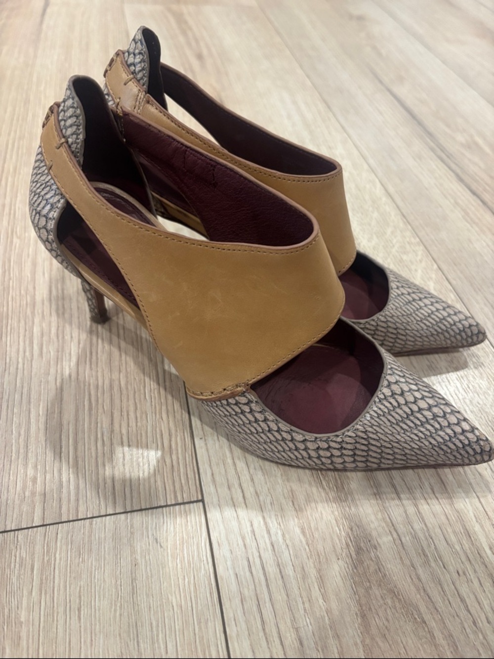 Coach Vanda Pump - Picture 3 of 7